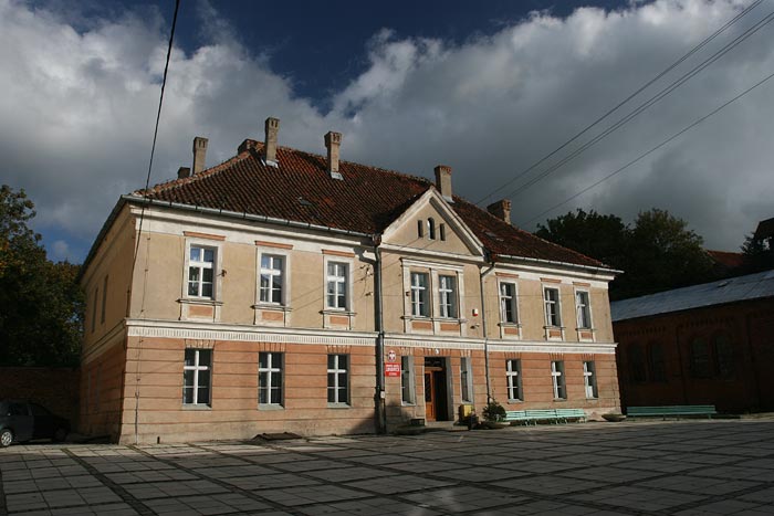 Jeden z budynków Zespołu Szkół im. Macieja Rataja 