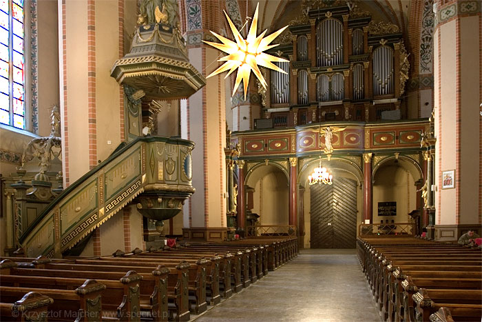 Widok na organy w Kościele Św. Piotra i Pawła w Reszlu
