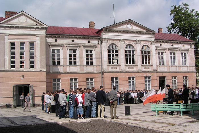 czerwiec 2003 r. - zakończenie roku szkolnego 2002/2003 w Zespole Szkół Zawodowych w Reszlu - ostatnie w historii tej szkoły