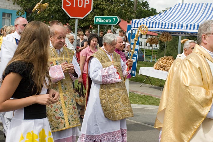 Jubileusz 40-lecia koronacji obrazu Matki Bożej Świętolipskiej - w procesji m. in. metropolita krakowski Stanisław Dziwisz i prymas Polski Józef Glemp