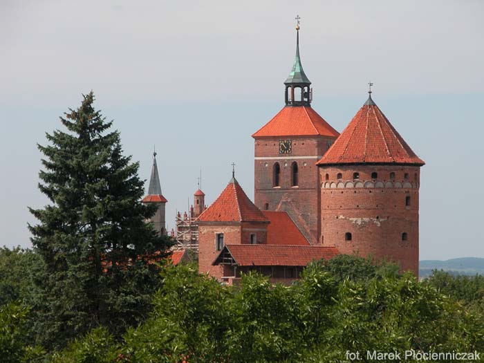reszelski zamek - widok z ulicy Słowiańskiej