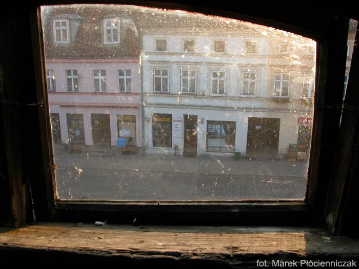 widok na rynek z ratuszowej wieży