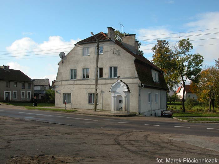 budynek przy ulicy Słowiańskiej , dawniej kaszarnia