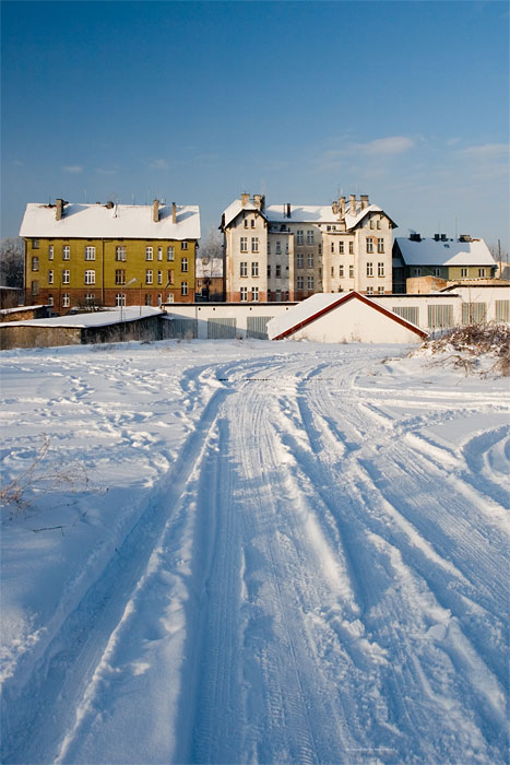 Widok na kamienice przy ul. Kolejowej