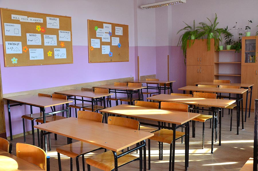 Gimnazjum nr 1 w Reszlu w obiektywie. ⁄ Reszel - miasteczko na Warmii