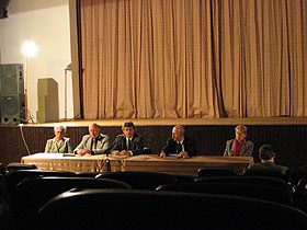 od lewej: Skarbnik, Przewodniczący Rady Miejskiej, Burmistrz, Wiceburmistrz, Sekretarz Gminy. fot.Krzysztof Majcher