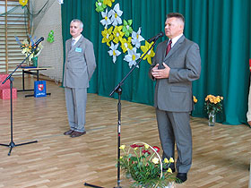 Dyrektor Szkoły Ryszard Kawczyński i Marszałek Województwa Warmińsko - Mazurskiego Andrzej Ryński  fot.Krzysztof Majcher