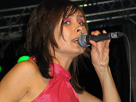 Dni Reszla 2005 - Oksana Predko, wokalistka zespołu TORONTO fot.Krzysztof Majcher