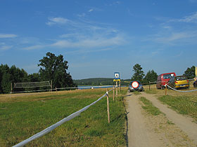 wjazd na plażę i pole namiotowe nad jeziorem Widryńskim fot.Krzysztof Majcher
