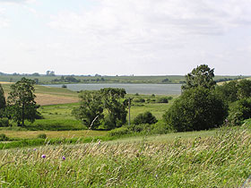 jezioro Klawój - widok z drogi w okolicy wsi Leginy fot.Krzysztof Majcher