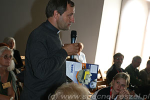 XIV Światowe Forum Mediów Polonijnych - Reszel 2006 - ksiądz Krzysztof Kurytowicz fot.Krzysztof Majcher