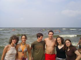 Nadmorska plaża i niektórzy z nas fot.Danuta Konopnicka