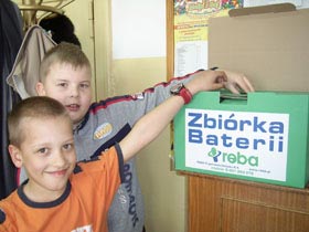 Ekozespoły zbierają baterie fot. Halina Domjan