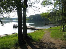 Ośrodek w Gawrych Ruda jest pięknie położony nad jeziorem. fot.Koło Ekologiczne Ekozespoły
