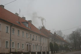  Uczył, nie uczył a rzeczywistość jest jaka jest. Liczymy jednak na to, że przynajmniej część ludzi zacznie rozsądnie myśleć i dbać o siebie i środowisko. Ciekawe, co też jest w tym dymie? Na pewno, nie witaminy!!!
 fot.Koło Ekologiczne Ekozespoły