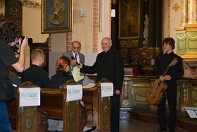 KONCERT MUZYKI I POEZJI w ramach XIV Spotkań Krajowego Funduszu na rzecz Dzieci na Kresach Rzeczypospolitej, Reszel 2008.
 fot.Krzysztof Majcher