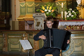 KONCERT MUZYKI I POEZJI w ramach XIV Spotkań Krajowego Funduszu na rzecz Dzieci na Kresach Rzeczypospolitej, Reszel 2008.
 fot.Krzysztof Majcher