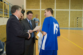 Wojewódzki Halowy Turniej Sędziów w Piłce Nożnej Reszel – 10.02.2008 r.
 fot.Krzysztof Majcher