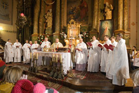 Intronizacja obrazu Jezusa Miłosiernego - 10 księży pochodzących z Parafii w Reszlu fot.Krzysztof Majcher