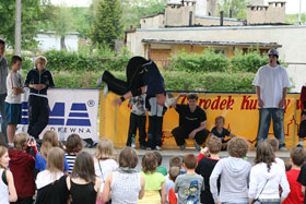 II Festyn Niezapominajki  - akrobacje break dance fot.Krzysztof Majcher