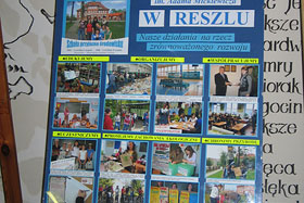  Nasz poster, przygotowany na konferencję, przedstawiający wybrane działania ekologiczne gimnazjum.
 fot.Elżbieta Majcher.