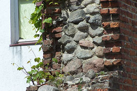 Struktura fragmentu muru średniowiecznego otaczającego  miasto od strony zachodniej fot.Julia Gładych