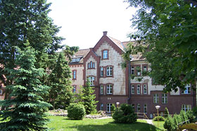 Szpital Św. Józefa powstały w 1870 r. Obecnie mieści się w nim ośrodek paliatywno - opiekuńczy oraz hospicjum - stan dzisiejszy.