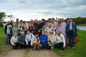 Grupa pielgrzymów przy ujściu rzek Wilii i Niemna w Kownie
 fot.Jan Szewieliński