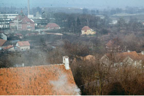 widok na Szkołę Podstawową Nr1 przy ul. Chrobrego - rok 1985 fot. Marek Płócienniczak