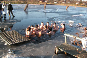 kąpiel morsów z Bisztynka i Reszla - 13.01.2007
 fot.Teresa Wicińska