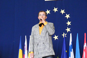 Mateusz Rutynowski z piosenkĄ Jozin z Bazin
 fot. Ariel Załęski