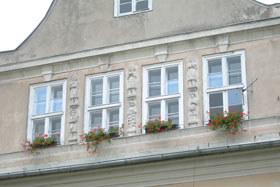Figurki na budynku przy ulicy Łukasińskiego 3
 fot.Tadeusz Rawa