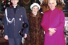 11 listopada 2008 r. Dzień Niepodległości - ks. Artur Miziej, Leokadia Karmaza, ks. Dyzma Wyrostek
 fot. archiwum prywatne