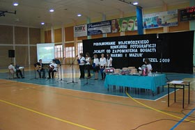 Występ uczniów gimnazjum uświetnił podsumowanie konkursu. Występ uczniów gimnazjum uświetnił podsumowanie konkursu.