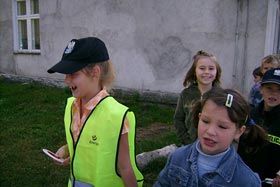 Bezpieczna droga do szkoły - lekcja z policjantem.
 fot. Jan Kras