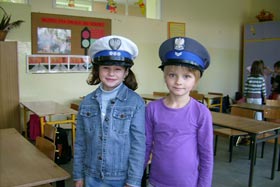 Bezpieczna droga do szkoły - lekcja z policjantem.
