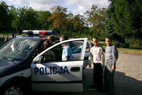 Bezpieczna droga do szkoły - lekcja z policjantem. fot. Jan Kras