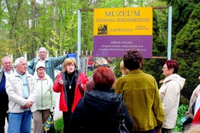 Przed Muzeum St. Żeromskiego w Nałęczowie
 fot.Jan Szewieliński