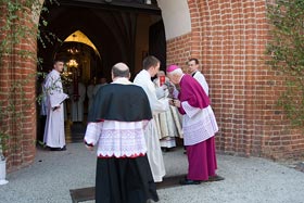 uroczyste wprowadzenie Księdza Arcybiskupa do świątyni
 fot.Krzysztof Majcher