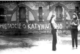 kwiecien 1980 - Liceum Ogólnokształcące w Kętrzynie  - Magda N. i Ala F. fot.Jolanta Grzyb