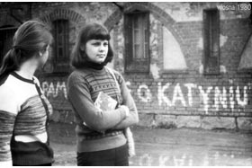 kwiecien 1980 - Liceum Ogólnokształcące w Kętrzynie  - Magda N. i Ala F. fot.Jolanta Grzyb