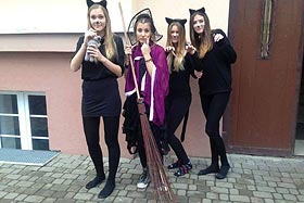 te_noc_andrzejkowa_magiczna_bajkowa_czy_stary_czy_mlody_leje_wosk_do_wody