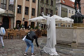 żywa rzeźba na poznańskiej Starówce  fot.Agnieszka Żyła