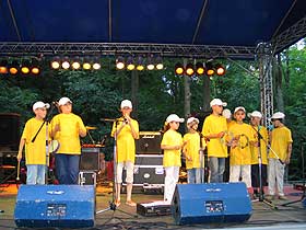 Dni Reszla 2005 - występ dzieci z "ogniska muzycznego" przy MOK w Reszlu