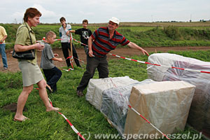Motocross, sierpień 2006 - nagroda dla publiczności, kanapa ufundowana przez "Meble Barczewo"
