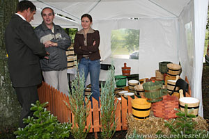 Dożynki 2006 - jedno ze stoisk - wyroby bednarskie www.Tok-Mar.pl