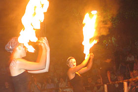 Dni Reszla 2006 - KONCERT MUZYKI ELEKTRONICZNEJ zespołu Piotra Krupskiego i TANIEC Z OGNIEM gupy "ABLAZE"