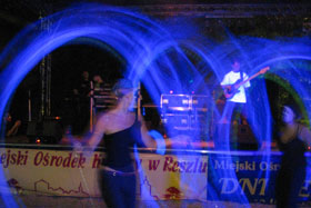 Dni Reszla 2006 - KONCERT MUZYKI ELEKTRONICZNEJ zespołu Piotra Krupskiego i TANIEC Z OGNIEM gupy "ABLAZE"