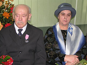 Pan Jerzy Rams z małżonką na uroczystości "Złote Gody" w Urzędzie Gminy w Reszlu 2005 r.