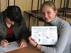 Darka i Ola w trakcie wypełniania swoich zobowiązań
